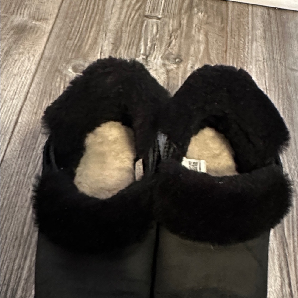 UGG Black Shearling Pull-On Boots Size 9 US Women Fur Lined Winter Shoes - Picture 15 of 15